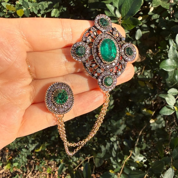 Anthropologie Jewelry - NEW Brooch! Green and Gold Brooch with Chain